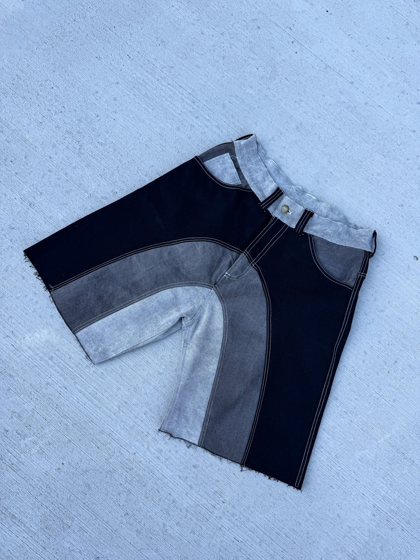 Tri-Tone Denim shorts (Black)